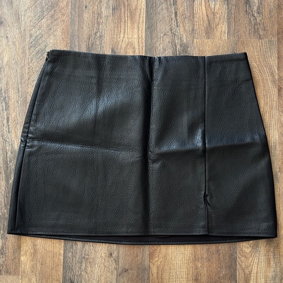 Old Navy Dresses & Skirts - Old Navy Faux Leather Black Mini Skirt New with tags